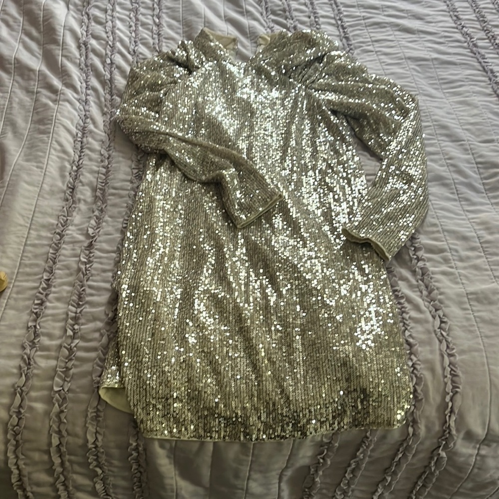 Sparkly NYE dress! Very flattering and only worn 1 time